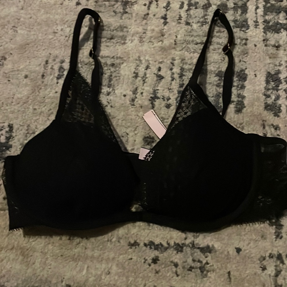 NWOT Victoria’s Secret Lace Plunge Bra